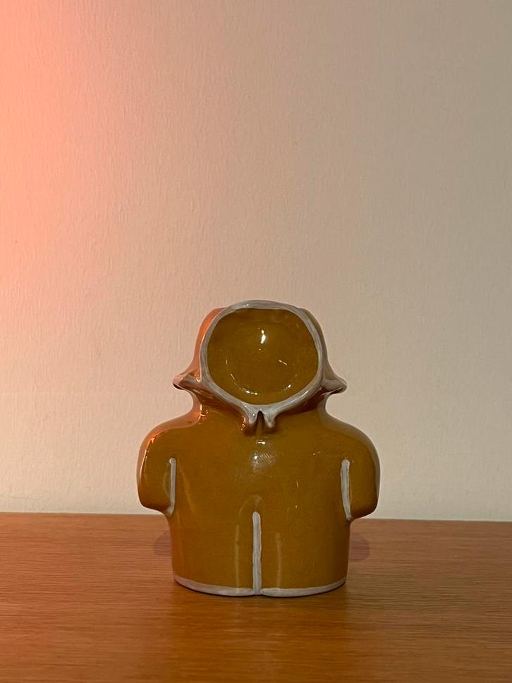 Schattig handgemaakt keramieken beeldje van eskimomannetje, Verzamelen, Beelden en Beeldjes, Zo goed als nieuw, Mens, Ophalen of Verzenden