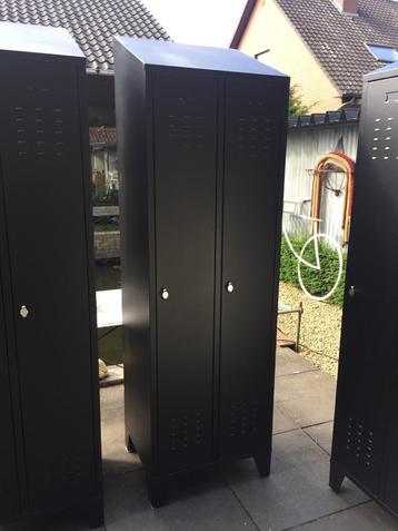 Degelijke 2 - deurs lockers / lockerkasten . Als nieuw ! beschikbaar voor biedingen