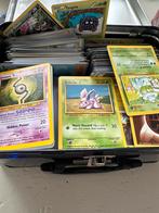 Pikachu box met pokémon kaarten, Ophalen, Zo goed als nieuw