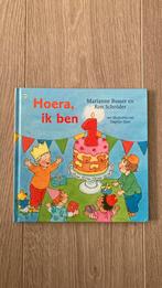 Ron Schröder - Hoera, ik ben 1!, Boeken, Kinderboeken | Baby's en Peuters, Gelezen, Ron Schröder; Marianne Busser, Ophalen of Verzenden