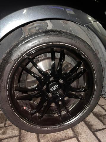 Dotz velgen met Banden beschikbaar voor biedingen