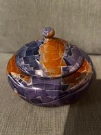 Bonbonnière en terre cuite émaillée, Enlèvement