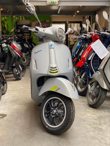 Vespa Gts 300 E5 supertech 2023