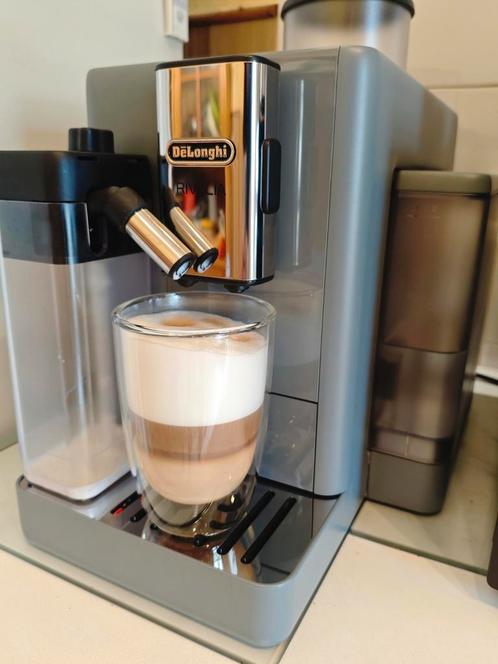 🍰De'Longhi Rivelia latte (als nieuw) gegarandeerd eind 2026, Elektronische apparatuur, Koffiezetapparaten, Zo goed als nieuw