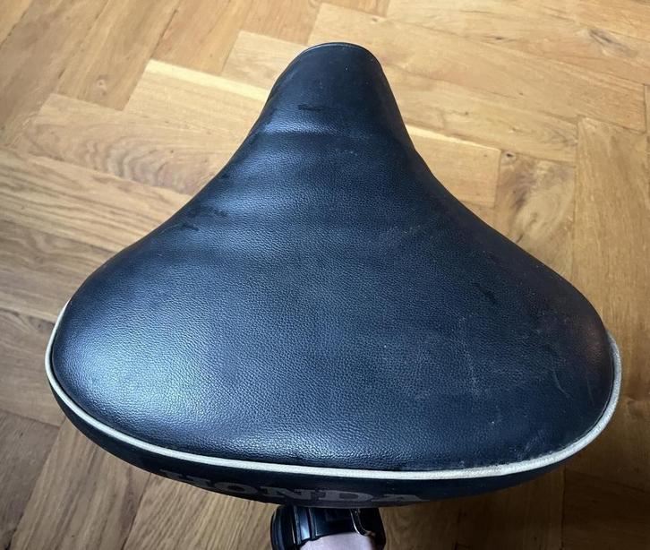 Honda Novio / Amigo zadel, origineel, in zeer goede staat!, Fietsen en Brommers, Brommeronderdelen | Oldtimers, Zo goed als nieuw