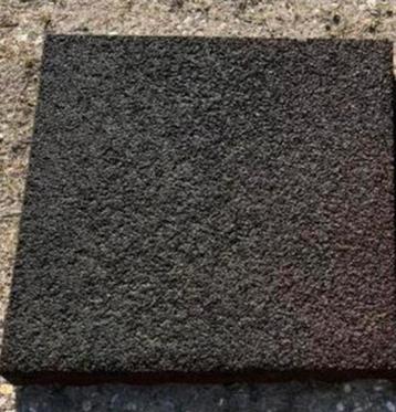 Rubberen tegels 50x50x6,5 speeltoestel ed ruim 40m2 beschikbaar voor biedingen