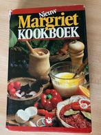 Nieuw Margriet kookboek, Boeken, Kookboeken, Gelezen, Ophalen of Verzenden, Europa, Voorgerechten en Soepen