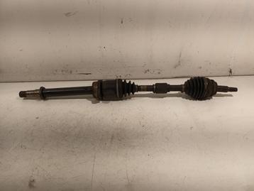 AANDRIJFAS RECHTS VOOR Toyota Avensis Wagon (T25 / B1E) beschikbaar voor biedingen