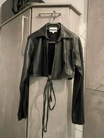 Nieuwe elegante zwarte blouse of jas van imitatieleer XS, Kleding | Dames, NA KD, Zwart, Nieuw, Ophalen of Verzenden