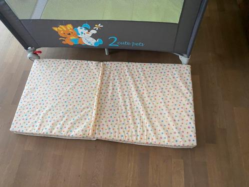 Paraplubed + opvouwbaar matras, Kinderen en Baby's, Kinderkamer | Bedden, Zo goed als nieuw