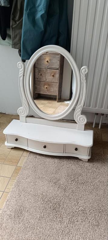 Coiffeuse d'enfant, Enlèvement, Comme neuf