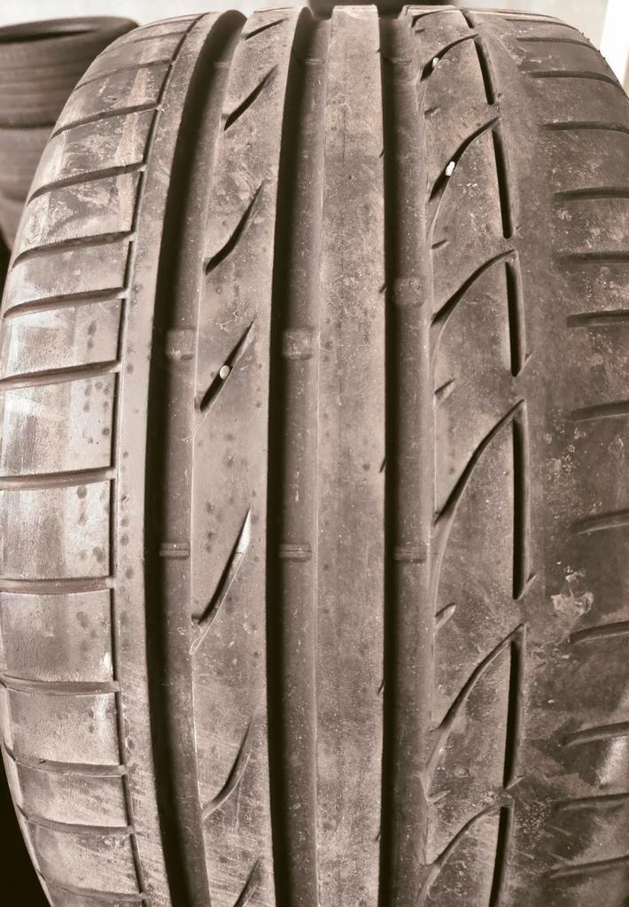 245/35r18 92y Bridgestone 45€ l'unité avec assemblage 24535r, Autos : Pièces & Accessoires, Commande, Alfa Romeo, Audi, BMW, Citroën