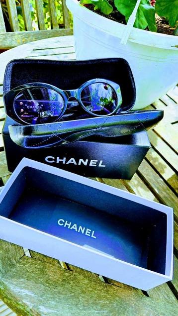 CHANEL Zonnebril ( Unisex ) AUTHENTIC met doos en case beschikbaar voor biedingen