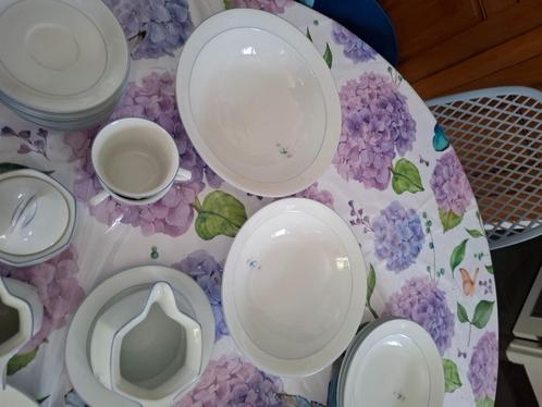 Service a diner bavaria plus ou moins 40 ans pratiquement co, Huis en Inrichting, Keuken | Servies, Zo goed als nieuw, Bord(en)