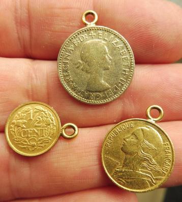 3 x munthanger c.q. bedel verguld geen goud beschikbaar voor biedingen
