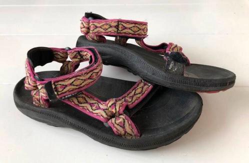 Teva sandalen meisjes maat 34 roze geel, Kinderen en Baby's, Kinderkleding | Schoenen en Sokken, Gebruikt, Meisje, Ophalen of Verzenden