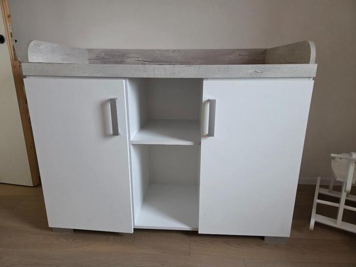 Luiertafel + bed + aerosleepmatras, Kinderen en Baby's, Kinderkamer | Commodes en Kasten, Gebruikt, Commode, Minder dan 90 cm