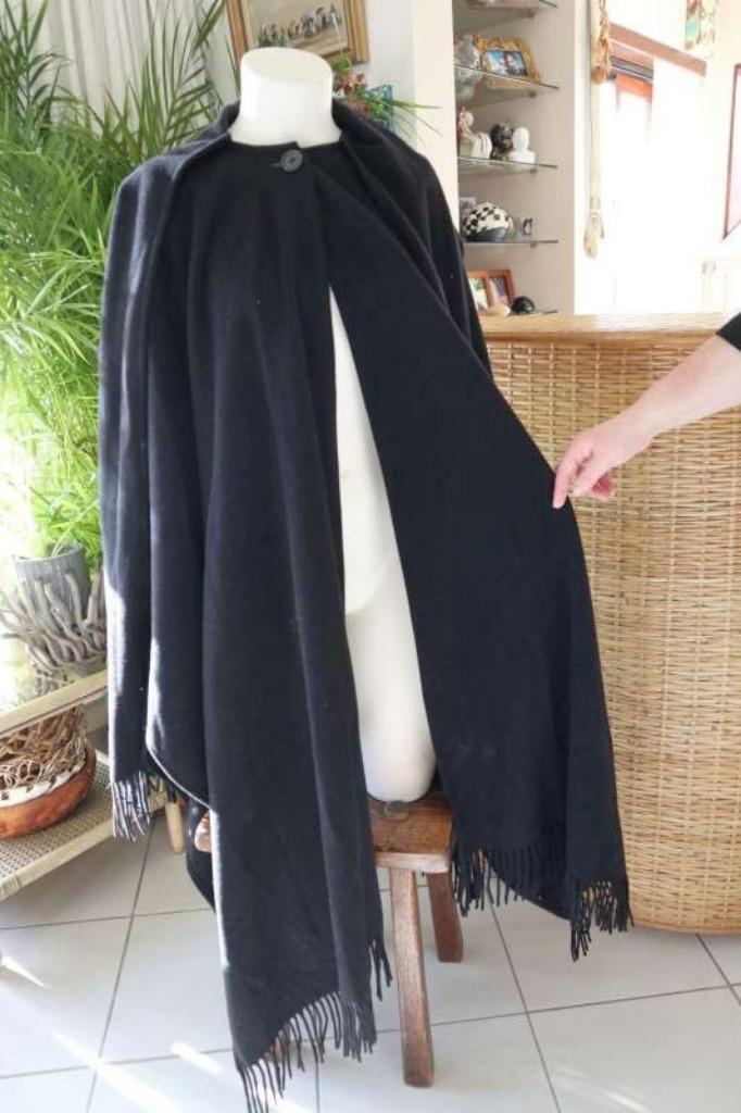 zwart lange cape poncho mantel, Kleding | Dames, Jassen | Winter, Zo goed als nieuw, Maat 42/44 (L), Zwart, Ophalen of Verzenden