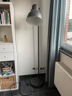 Lampe sur pied IKEA style industriel gris foncé, Maison & Meubles, Lampes | Lampadaires, Comme neuf