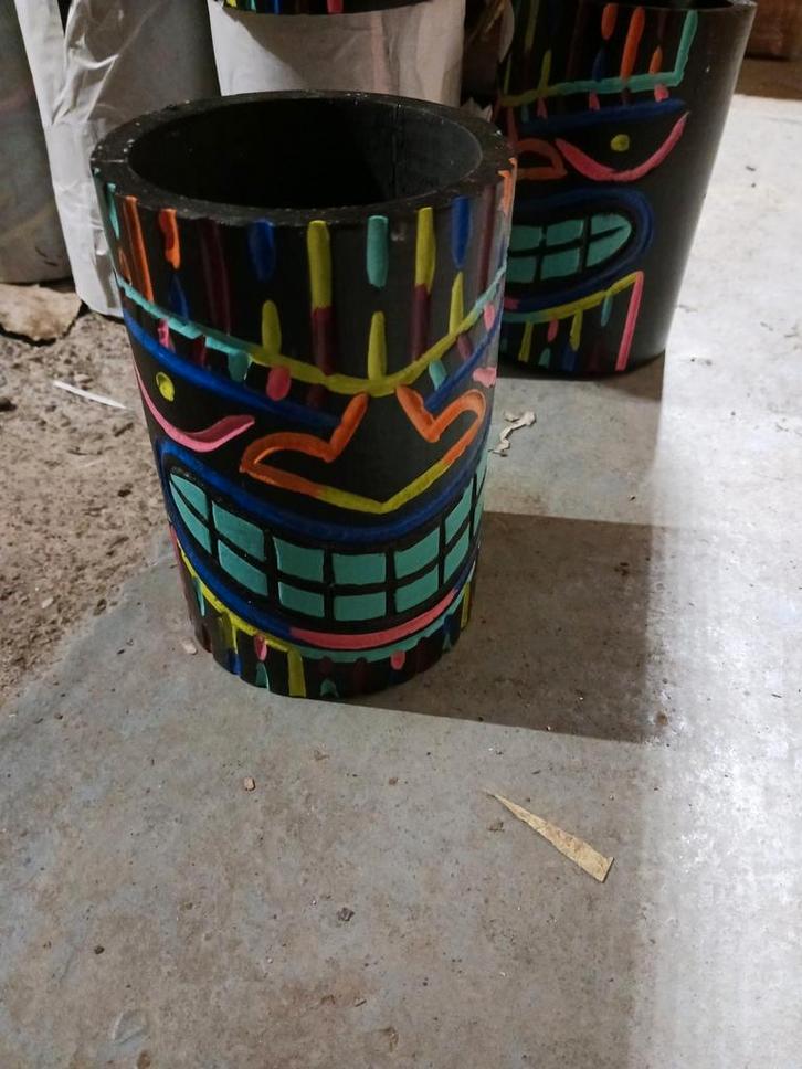 pot à crayons tiki 20 cm en bois d albesia, Antiek en Kunst, Kunst | Beelden en Houtsnijwerken, Ophalen of Verzenden