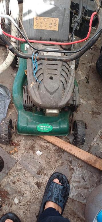 Grasmachine..zelf trekker..werkt maar heeft onderhoud nodig, Tuin en Terras, Grasmaaiers, Ophalen, Zo goed als nieuw