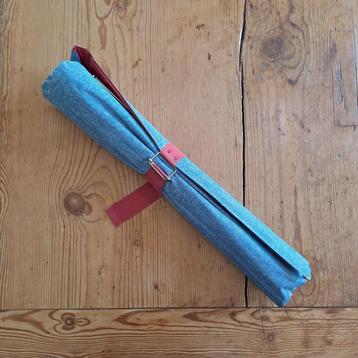 Vintage etui en breinaalden beschikbaar voor biedingen