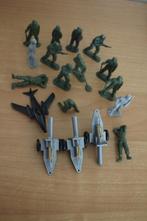 12 groene + 2 grijze soldaatjes +3 tanks + 1 vliegtuig, Collections, Jouets, Utilisé, Enlèvement ou Envoi