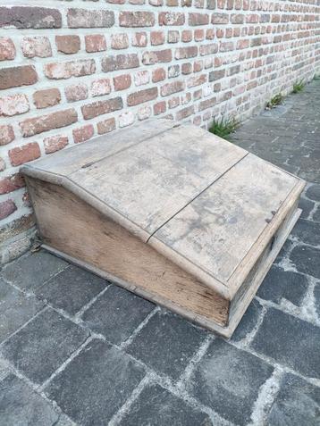 Zeer oude Secretaire beschikbaar voor biedingen