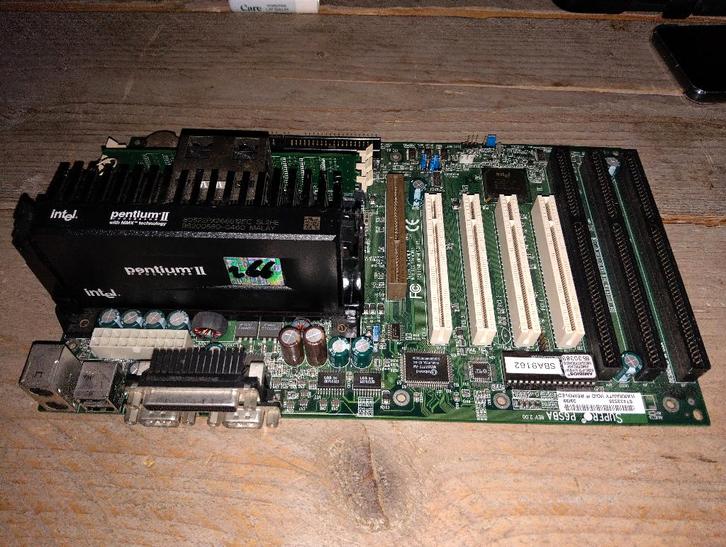 Pentium 2 Moederbord Slot 1 - VGA 3d kaart, Computers en Software, Vintage Computers, Ophalen of Verzenden