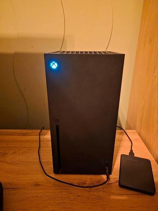 Xbox series x 1tb+ 10 games, laadstation, steelseries headse, Games en Spelcomputers, Spelcomputers | Xbox Series X en S, Zo goed als nieuw