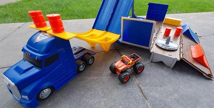 MONSTER JAM autotransporter, incl. monstertruck, Kinderen en Baby's, Speelgoed |Speelgoedvoertuigen, Gebruikt, Ophalen