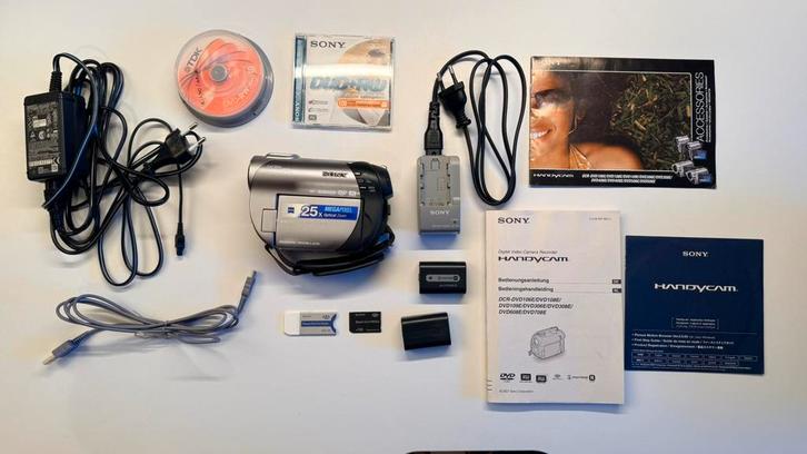 SONY Handycam DCR-DVD306e met toebehoren, Verzamelen, Foto-apparatuur en Filmapparatuur, Filmcamera, 1980 tot heden, Ophalen