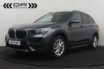 BMW X1 16d sDrive ADVANTAGE BUSINESS - NAVI - LEDER  - TR, Auto's, Zwart, 3 cilinders, SUV of Terreinwagen, Zilver of Grijs