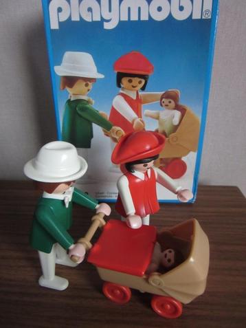 Playmobil jaren 80- Victoriaanse familie met kinderwagen beschikbaar voor biedingen