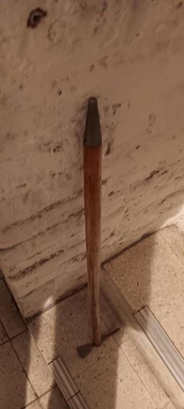 PIOLET ANNÉE 50, EN BON ETAT., Enlèvement
