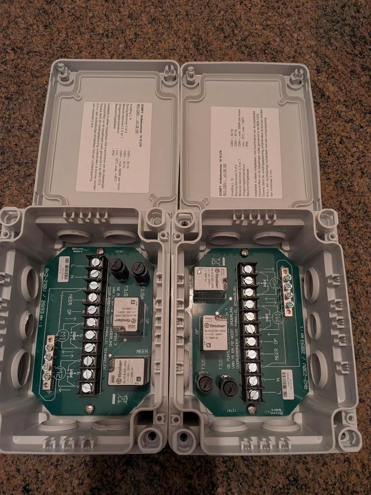 somfy RK2 relay /  rolluik bediening, Doe-het-zelf en Bouw, Rolluiken, Nieuw, Wit, Elektrische bediening, Ophalen of Verzenden