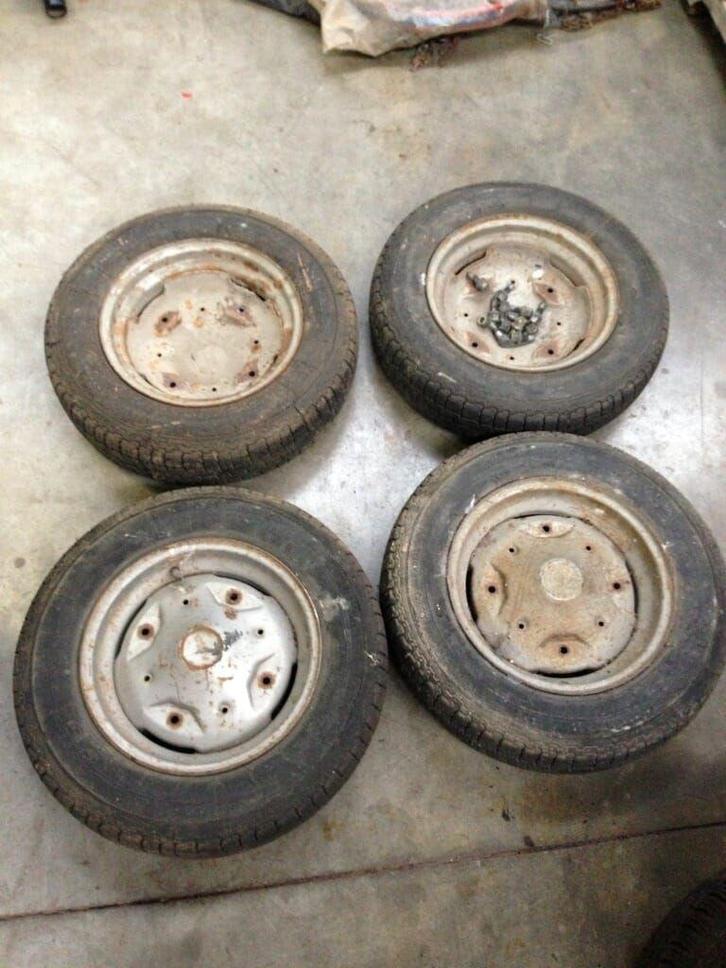 Fiat 500 originele velgen + banden, Autos : Pièces & Accessoires, Autres pièces automobiles, Utilisé, Enlèvement