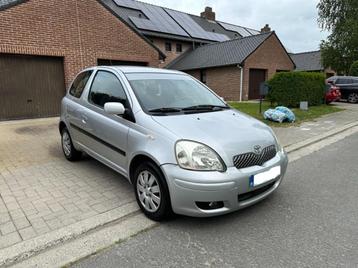 Toyota Yaris 1.0 VVTi benzine blanco gekeurd en carpass beschikbaar voor biedingen