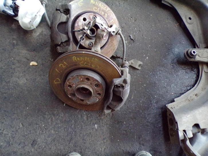 Moyeu avant gauche Renault Clio III 1.2i 74kw 2005-2009, Autos : Pièces & Accessoires, Freins & Transmission, Renault, Utilisé