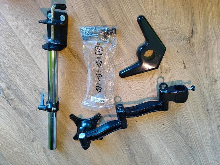 Ondersteuningsarm voor pc-scherm (VESA) - bureausteun, Computers en Software, Monitoren, Gebruikt, In hoogte verstelbaar, Draaibaar