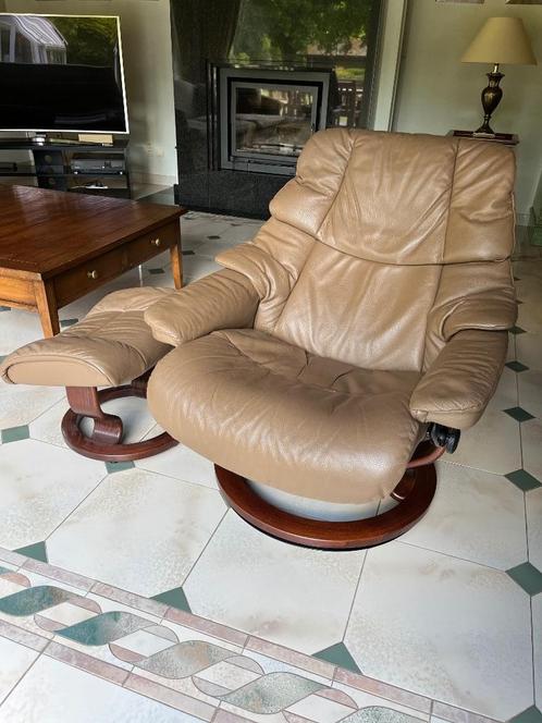 Stressless relax fauteuil met voetbank, Huis en Inrichting, Fauteuils, Zo goed als nieuw, Hout, Leer, 75 tot 100 cm, 75 tot 100 cm