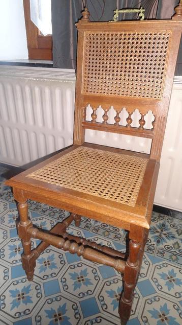 Chaise cannelée  