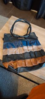 Sac a main et sac a dos, Enlèvement