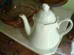 Theepot in wit porselein., Ophalen