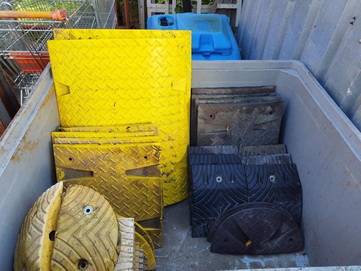 Diverse kabelbruggen groot en klein, Doe-het-zelf en Bouw, Elektriciteit en Kabels, Gebruikt, Kabel of Snoer, Ophalen