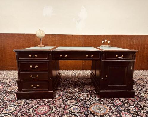 Klassiek Engels Chesterfield Bureau Partnerdesk, Antiek en Kunst, Antiek | Kantoor en Zakelijk, Ophalen of Verzenden