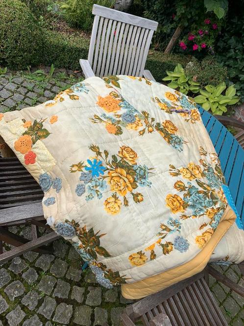 Vintage authentieke sprei, Huis en Inrichting, Woonaccessoires | Plaids en Woondekens, Ophalen