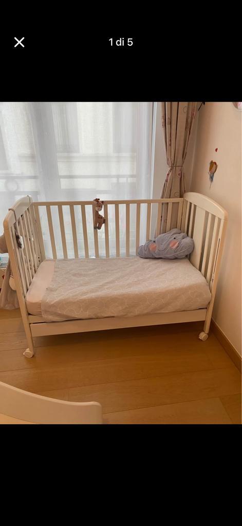 Lit berceau Chicco en bois avec roues, tiroirs et matelas, Enfants & Bébés, Chambre d'enfant | Lits, Comme neuf, Matelas, Enlèvement