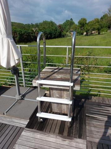 Échelle inox 3 marches pour piscine beschikbaar voor biedingen