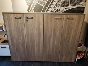 Bureau kast met slot perfecte staat  beschikbaar voor biedingen
